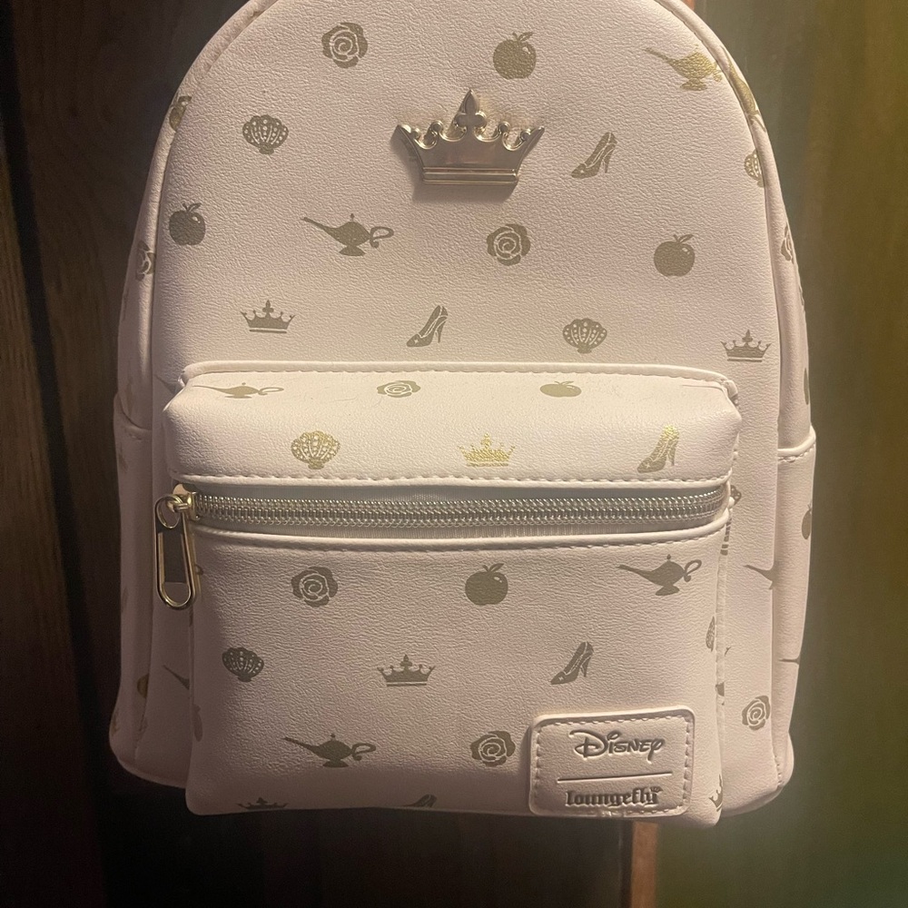 Disney loungefly Backpack - Aladdin